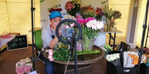 母親節捧花禮 禮品花卉市場的‘花樣經濟’為何如此紅火？